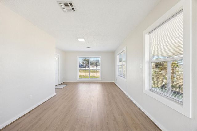 921 E Hill Street, Bellville, TX 77418