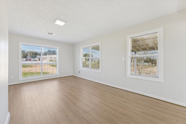 921 E Hill Street, Bellville, TX 77418