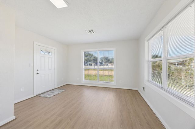 921 E Hill Street, Bellville, TX 77418