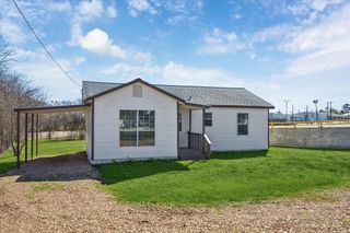 921 E Hill Street, Bellville, TX 77418