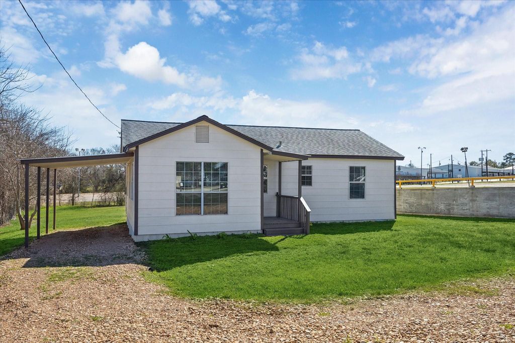 921 E Hill Street, Bellville, TX 77418