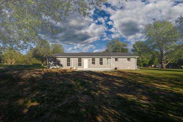122 Parker Rd, Shelbyville, TN 37160