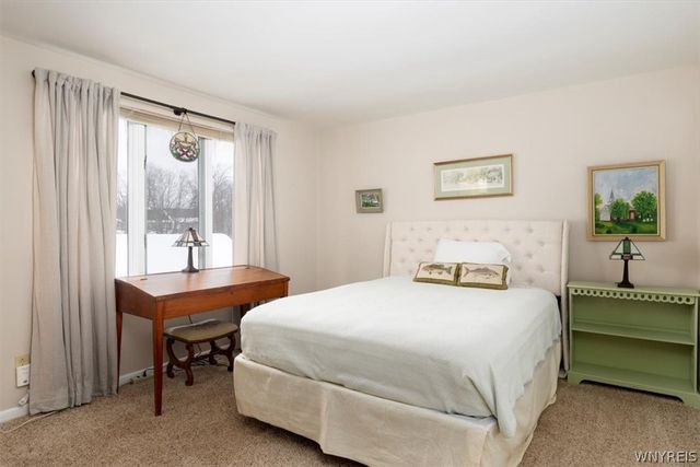 907 Charlesgate Circle, Amherst, NY 14051