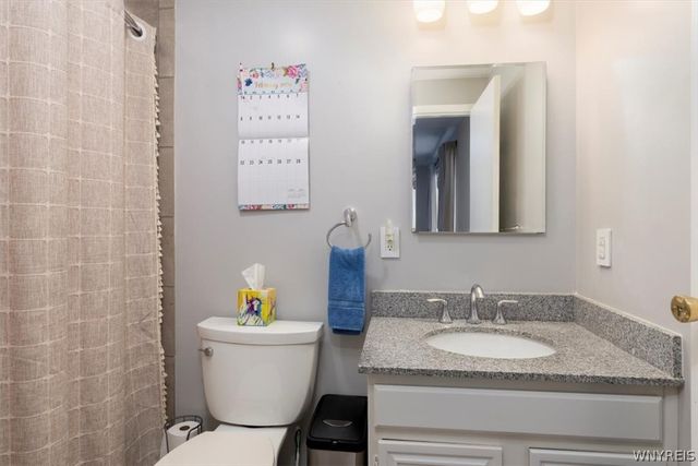 907 Charlesgate Circle, Amherst, NY 14051