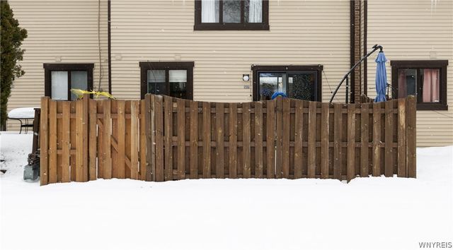 907 Charlesgate Circle, Amherst, NY 14051