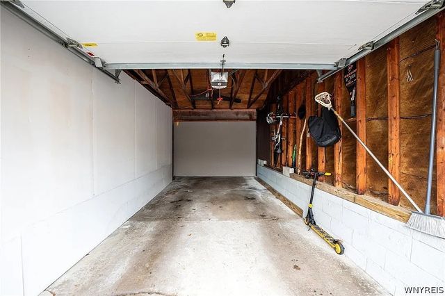 907 Charlesgate Circle, Amherst, NY 14051