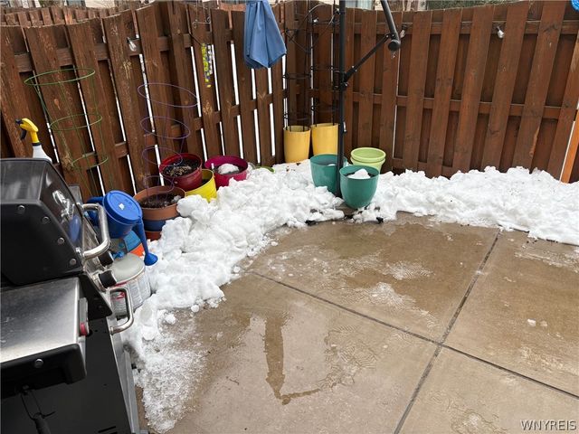 907 Charlesgate Circle, Amherst, NY 14051