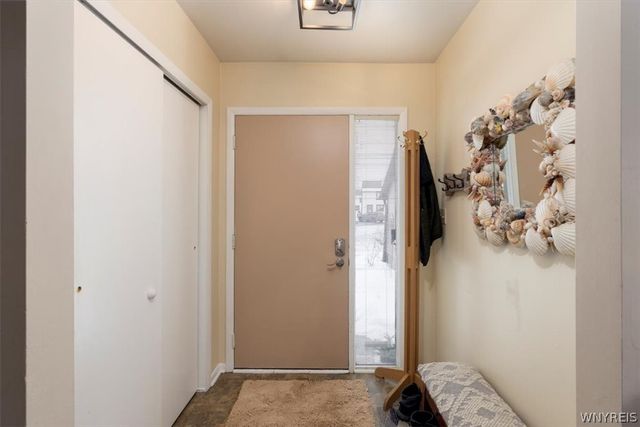 907 Charlesgate Circle, Amherst, NY 14051