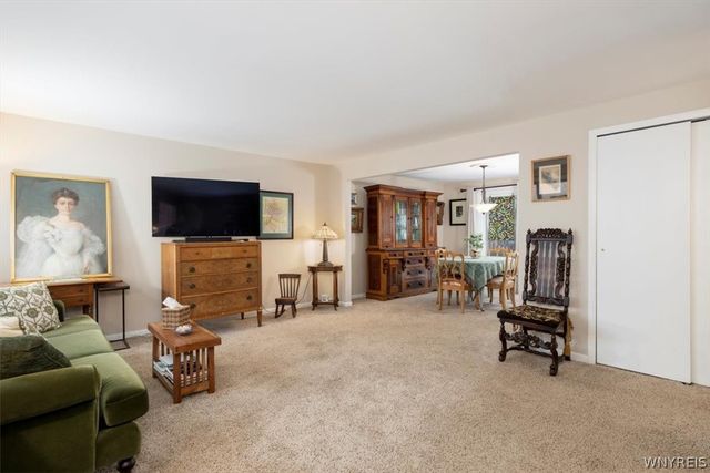 907 Charlesgate Circle, Amherst, NY 14051