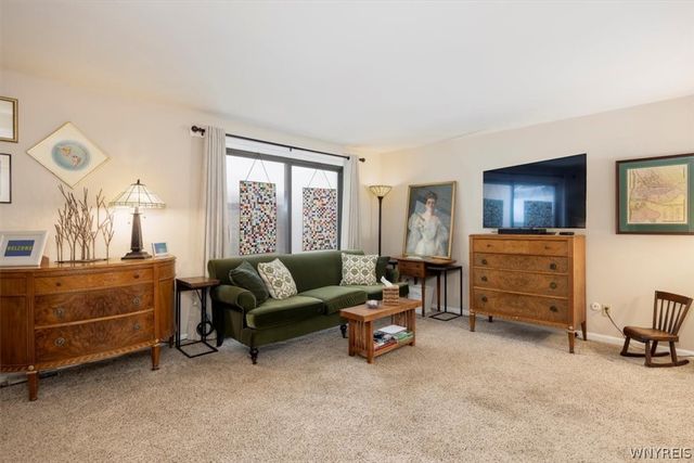 907 Charlesgate Circle, Amherst, NY 14051