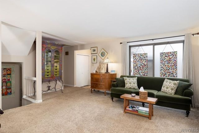 907 Charlesgate Circle, Amherst, NY 14051