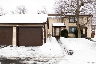 907 Charlesgate Circle, Amherst, NY 14051