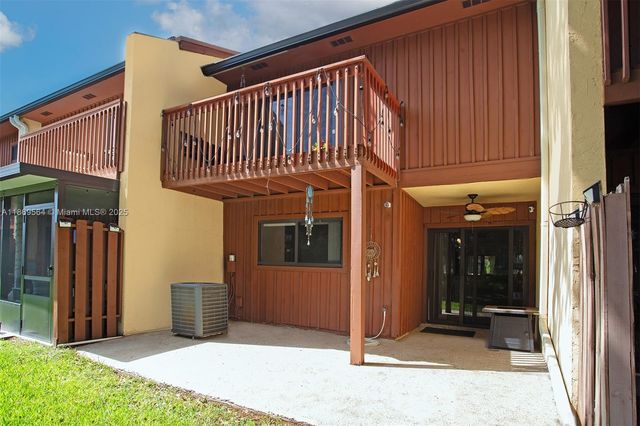 469 SE 14th St, Dania Beach, FL 33004