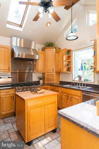 2806 HARPERS FERRY RD, Sharpsburg, MD 21782