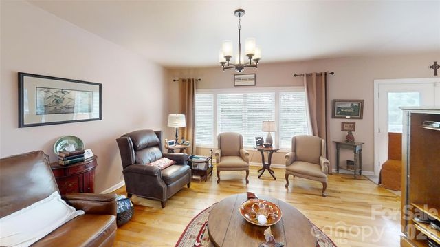 518 Forest Ridge Drive, Mars Hill, NC 28754