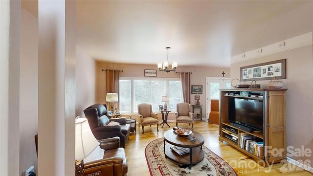 518 Forest Ridge Drive, Mars Hill, NC 28754