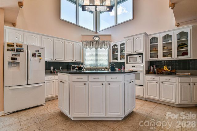 518 Forest Ridge Drive, Mars Hill, NC 28754