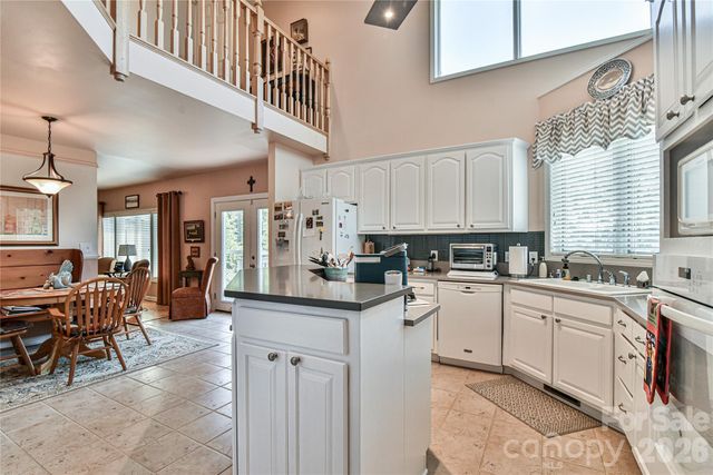 518 Forest Ridge Drive, Mars Hill, NC 28754