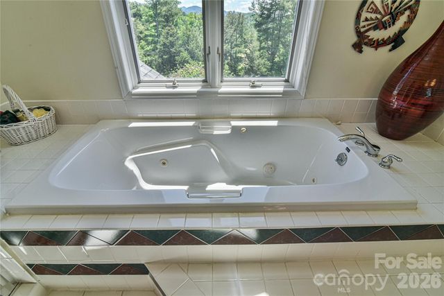 518 Forest Ridge Drive, Mars Hill, NC 28754