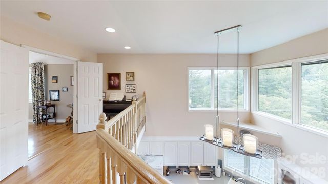 518 Forest Ridge Drive, Mars Hill, NC 28754