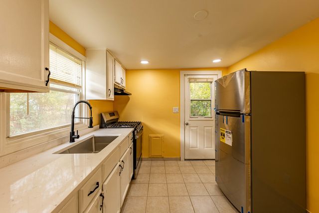 2318 Gideon Avenue, Zion, IL 60099