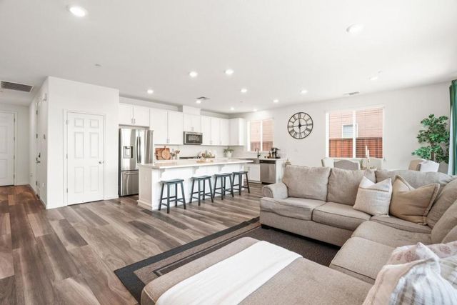 1363 Rossano Way, Salinas, CA 93905