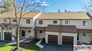 5 Lily Court, Edison, NJ 08820