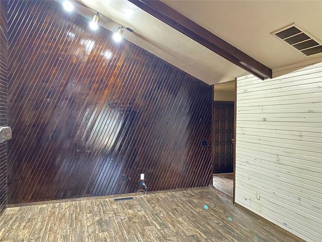 2023 N 9th Street, Purcell, OK 73080