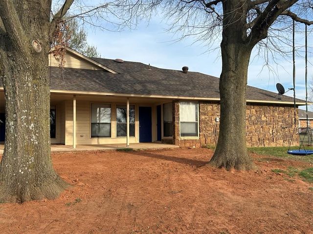 2023 N 9th Street, Purcell, OK 73080