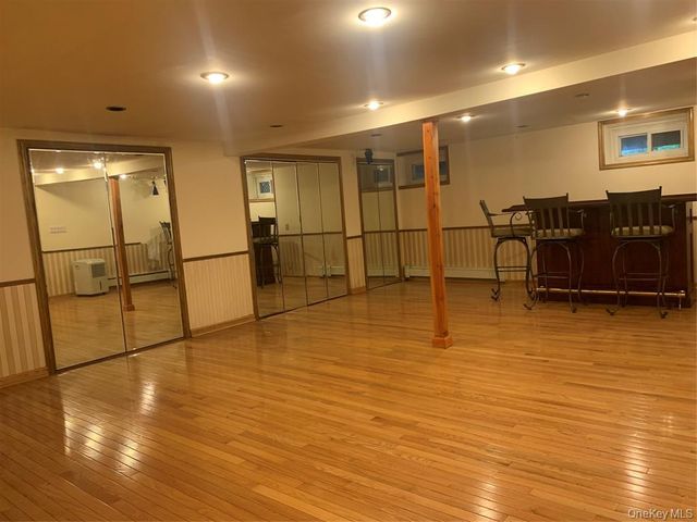 2 Stuart Drive, Syosset, NY 11791