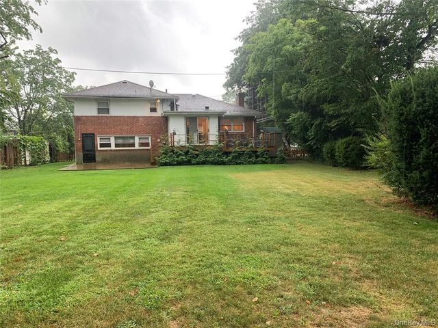 2 Stuart Drive, Syosset, NY 11791