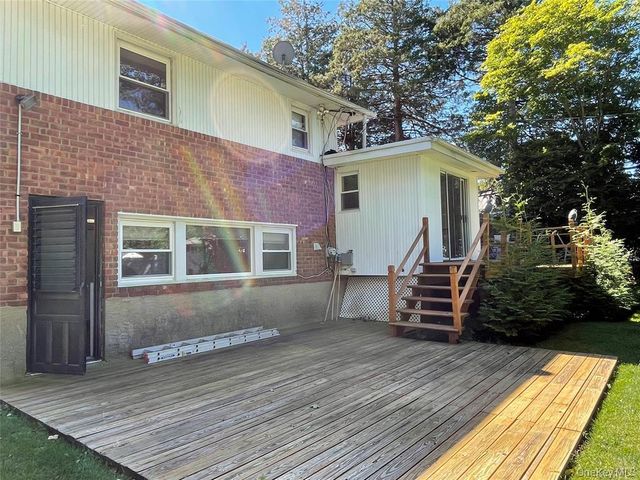 2 Stuart Drive, Syosset, NY 11791