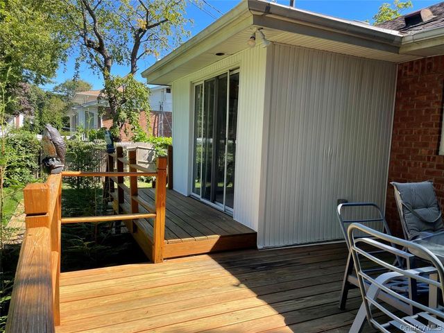 2 Stuart Drive, Syosset, NY 11791
