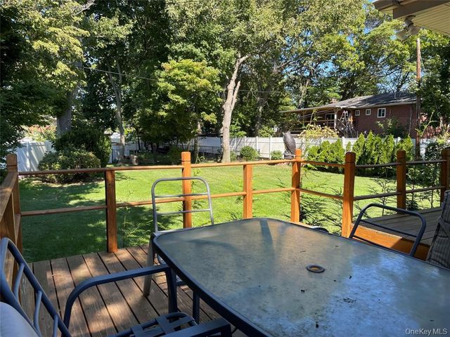 2 Stuart Drive, Syosset, NY 11791