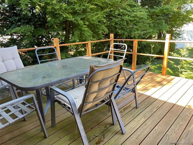 2 Stuart Drive, Syosset, NY 11791