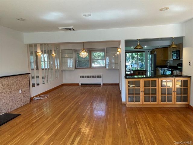 2 Stuart Drive, Syosset, NY 11791