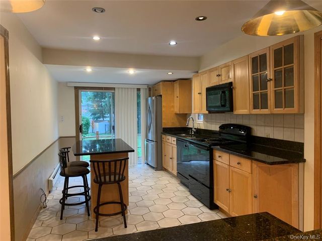 2 Stuart Drive, Syosset, NY 11791
