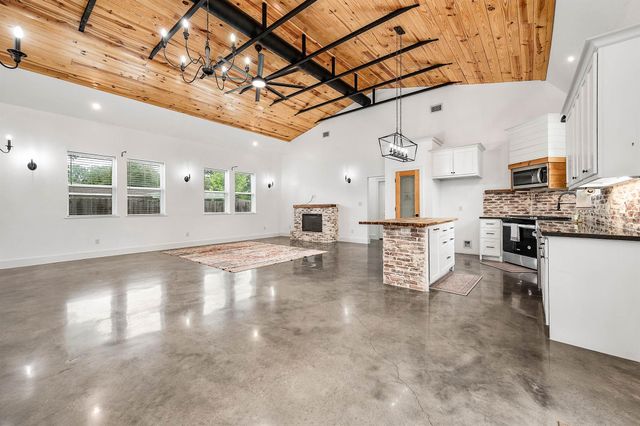 14215 3rd Street, Santa Fe, TX 77517