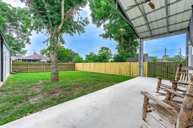 14215 3rd Street, Santa Fe, TX 77517