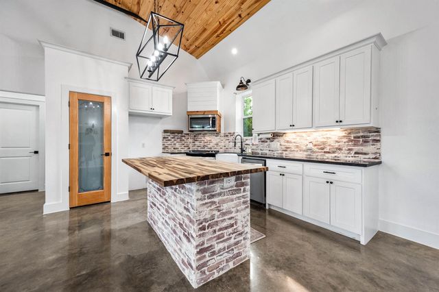 14215 3rd Street, Santa Fe, TX 77517