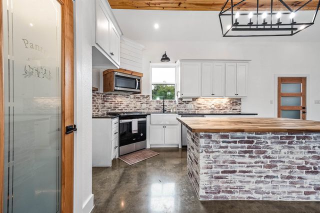 14215 3rd Street, Santa Fe, TX 77517