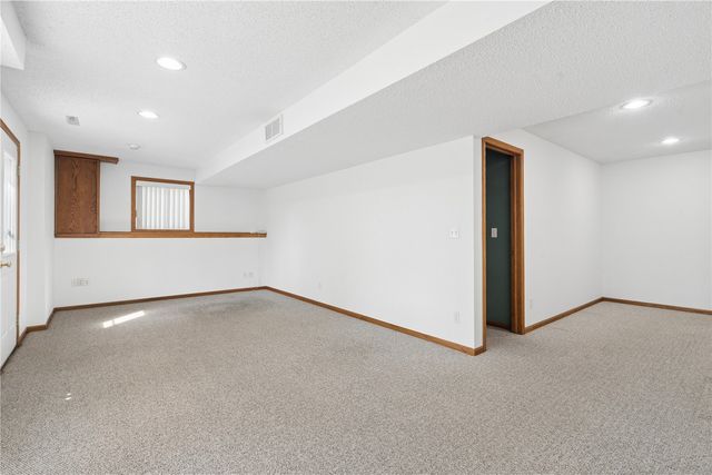 4105 Majestic Court NE, Cedar Rapids, IA 52411