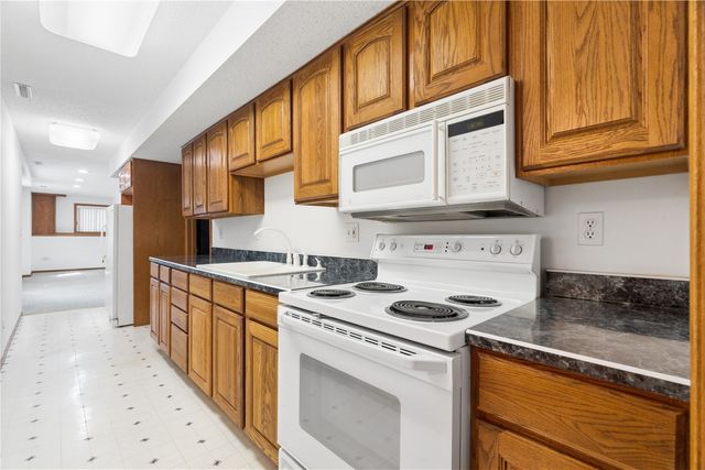 4105 Majestic Court NE, Cedar Rapids, IA 52411