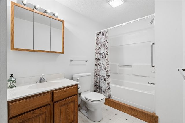 4105 Majestic Court NE, Cedar Rapids, IA 52411