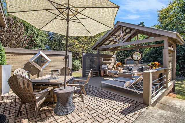 335 Stonebridge Trail, Roswell, GA 30075