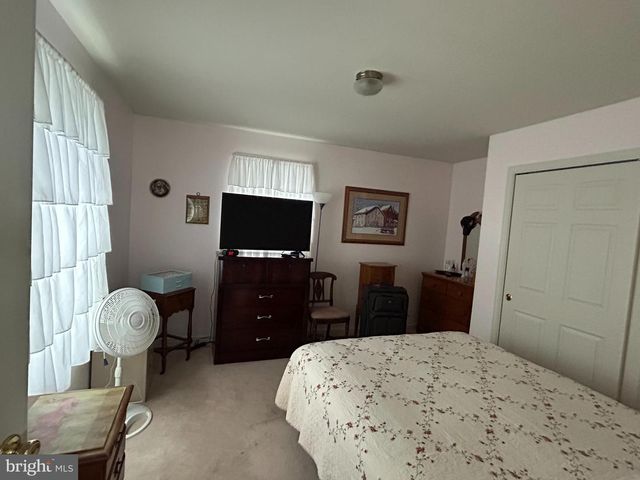 728 MOUNTAIN RD, Boyertown, PA 19512