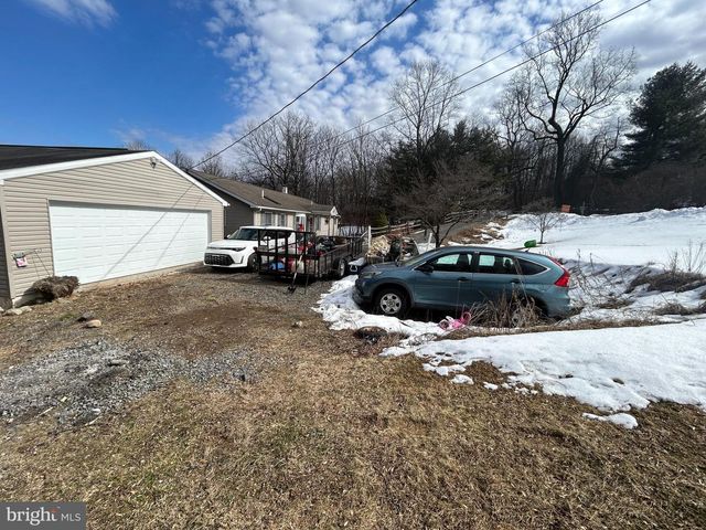 728 MOUNTAIN RD, Boyertown, PA 19512