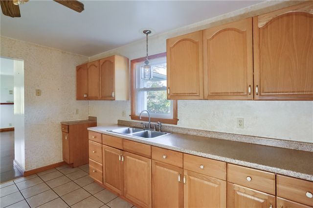 54 Davidson Ln, Bessemer, PA 16112