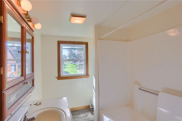 54 Davidson Ln, Bessemer, PA 16112