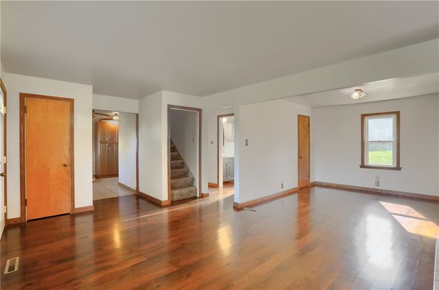 54 Davidson Ln, Bessemer, PA 16112